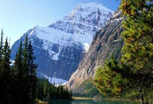 法国战平瑞典，欧预赛首战燃情火花