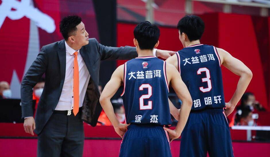 北京首钢主场告负，江苏队客场连胜
